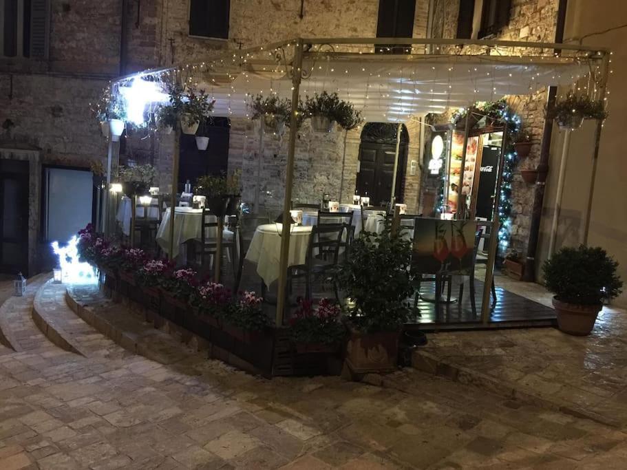 Appartamento Incantevole In Pieno Centro Storico Assise Extérieur photo